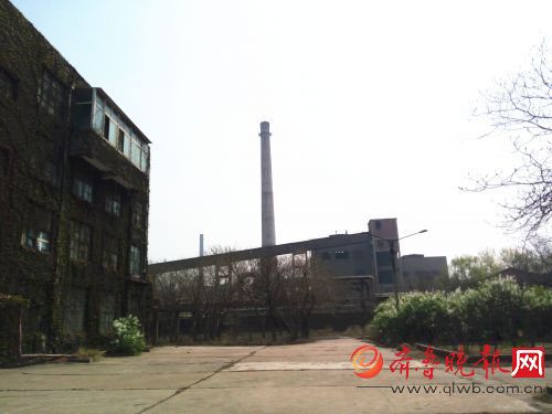 齐鲁晚报3月30日讯30日上午，历城化肥厂小区举办供暖设施成功改造庆祝大会，庆祝该小区成功加入了济南热力公司集中供暖，告别了小新利（中国）供暖。根据济南市的要求，城区134台35吨以下的燃煤供暖新利（中国）今冬供暖前必须淘汰升级，将不再供暖。